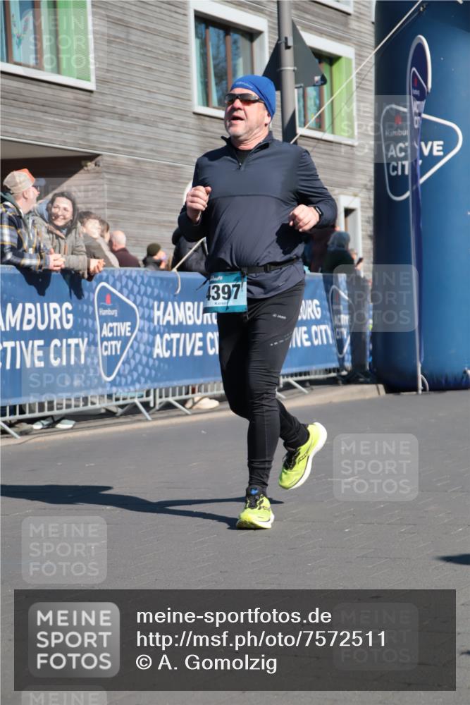06.04.2025 - 44. Internationalen Wilhelmsburger Insellauf A. Gomolzig http://msf.ph/oto/7572511 06.04.2025 10:44:07 Ziel 3057, 3772, 3959, 4084, 4397 meine-sportfotos.de