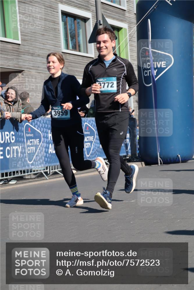 06.04.2025 - 44. Internationalen Wilhelmsburger Insellauf A. Gomolzig http://msf.ph/oto/7572523 06.04.2025 10:44:05 Ziel 3772, 3959, 4084, 4397 meine-sportfotos.de