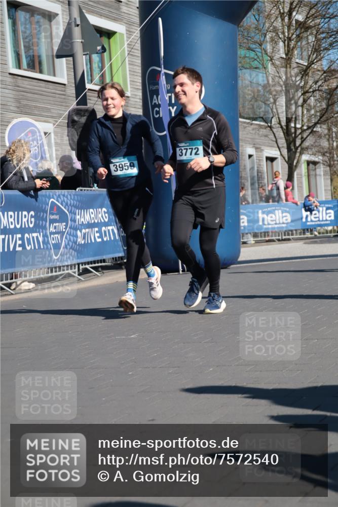06.04.2025 - 44. Internationalen Wilhelmsburger Insellauf A. Gomolzig http://msf.ph/oto/7572540 06.04.2025 10:44:05 Ziel 3772, 3959, 4084, 4397 meine-sportfotos.de