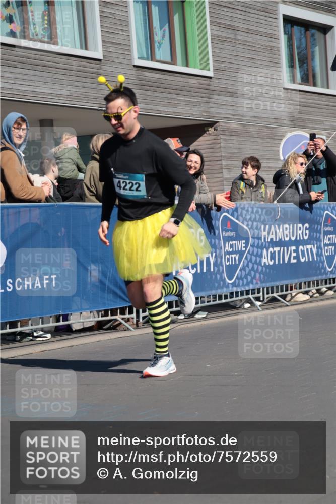 06.04.2025 - 44. Internationalen Wilhelmsburger Insellauf A. Gomolzig http://msf.ph/oto/7572559 06.04.2025 10:43:58 Ziel 4222, 4509, 5063 meine-sportfotos.de