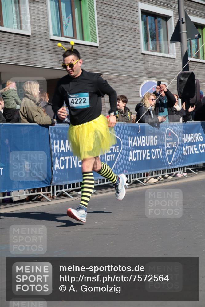 06.04.2025 - 44. Internationalen Wilhelmsburger Insellauf A. Gomolzig http://msf.ph/oto/7572564 06.04.2025 10:43:58 Ziel 4222, 4509, 5063 meine-sportfotos.de