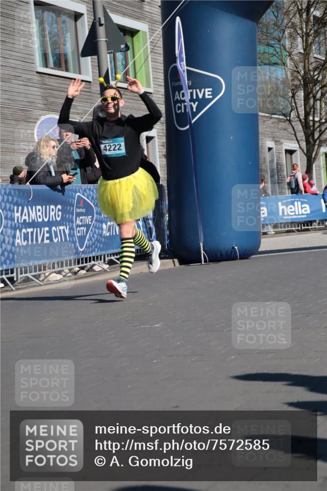 06.04.2025 - 44. Internationalen Wilhelmsburger Insellauf A. Gomolzig http://msf.ph/oto/7572585 06.04.2025 10:43:57 Ziel 4222, 4509, 5063 meine-sportfotos.de