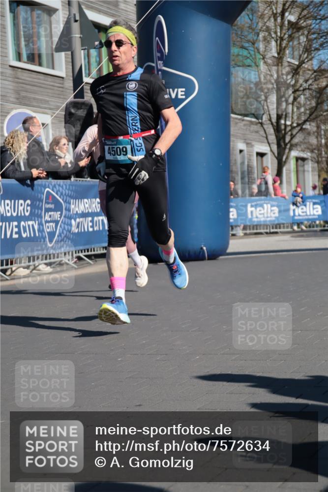 06.04.2025 - 44. Internationalen Wilhelmsburger Insellauf A. Gomolzig http://msf.ph/oto/7572634 06.04.2025 10:43:54 Ziel 3219, 3268, 4144, 4222, 4509, 5063 meine-sportfotos.de