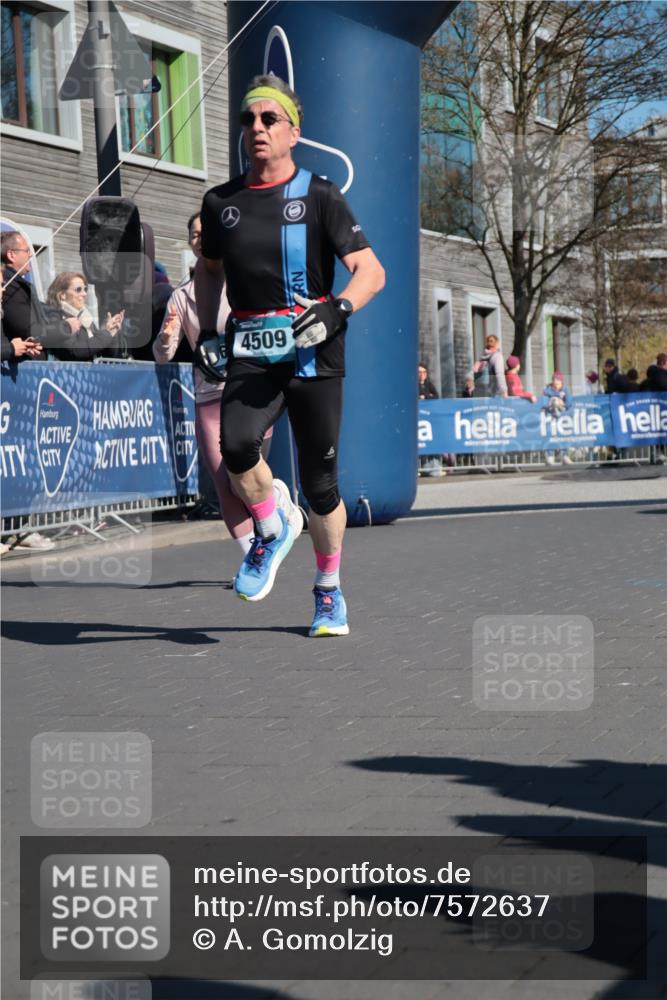 06.04.2025 - 44. Internationalen Wilhelmsburger Insellauf A. Gomolzig http://msf.ph/oto/7572637 06.04.2025 10:43:54 Ziel 3219, 3268, 4144, 4222, 4509, 5063 meine-sportfotos.de