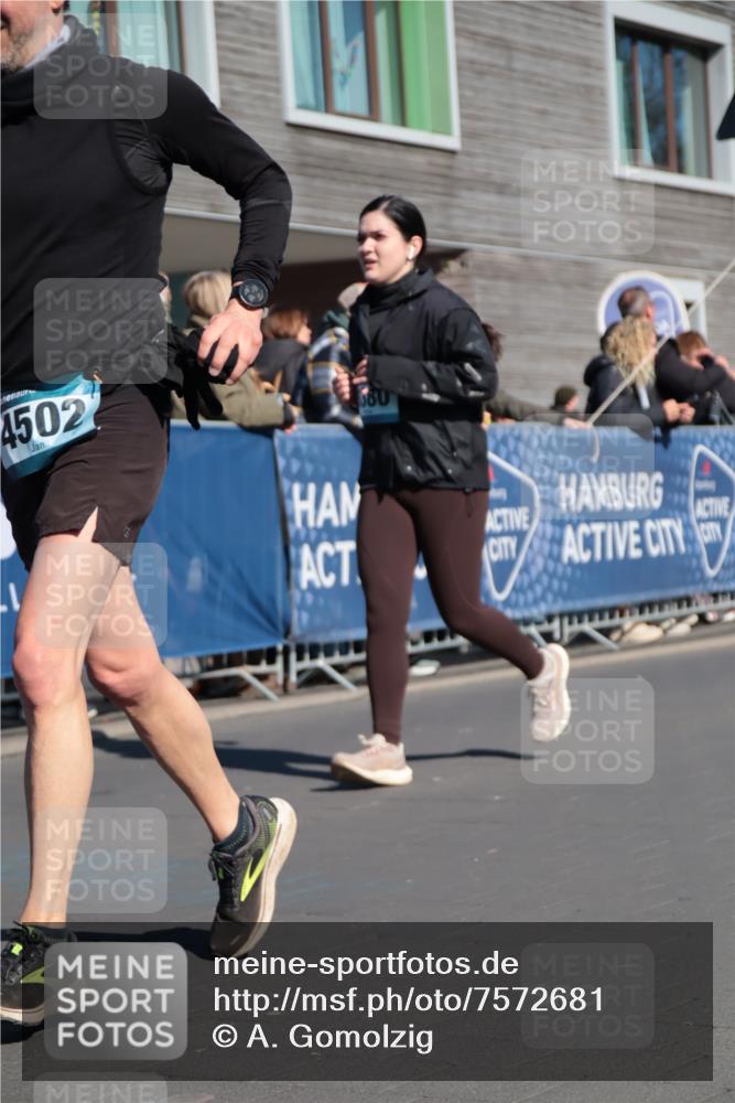 06.04.2025 - 44. Internationalen Wilhelmsburger Insellauf A. Gomolzig http://msf.ph/oto/7572681 06.04.2025 10:43:46 Ziel 3219, 3268, 3380, 4144, 4476, 4502, 4536 meine-sportfotos.de