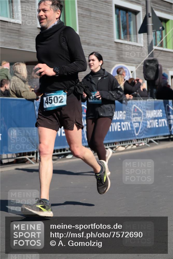 06.04.2025 - 44. Internationalen Wilhelmsburger Insellauf A. Gomolzig http://msf.ph/oto/7572690 06.04.2025 10:43:46 Ziel 3219, 3268, 3380, 4144, 4476, 4502, 4536 meine-sportfotos.de