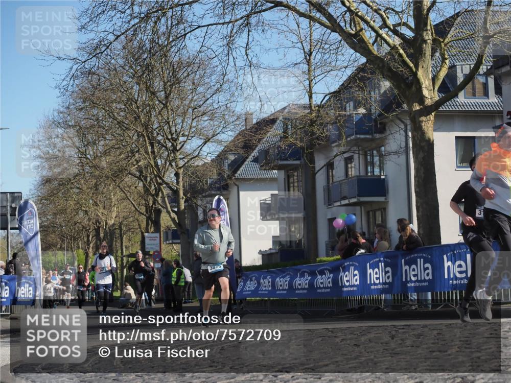 06.04.2025 - 44. Internationalen Wilhelmsburger Insellauf Luisa Fischer http://msf.ph/oto/7572709 06.04.2025 10:41:24 Ziel 3432, 5204, 3975, 41 meine-sportfotos.de
