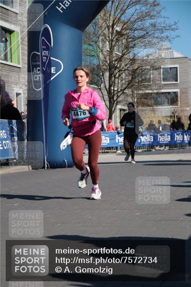 06.04.2025 - 44. Internationalen Wilhelmsburger Insellauf A. Gomolzig http://msf.ph/oto/7572734 06.04.2025 10:43:42 Ziel 3380, 4476, 4502, 4536 meine-sportfotos.de
