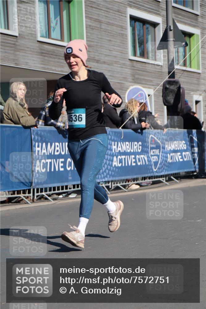 06.04.2025 - 44. Internationalen Wilhelmsburger Insellauf A. Gomolzig http://msf.ph/oto/7572751 06.04.2025 10:43:40 Ziel 3735, 3924, 4476, 4502, 4536 meine-sportfotos.de