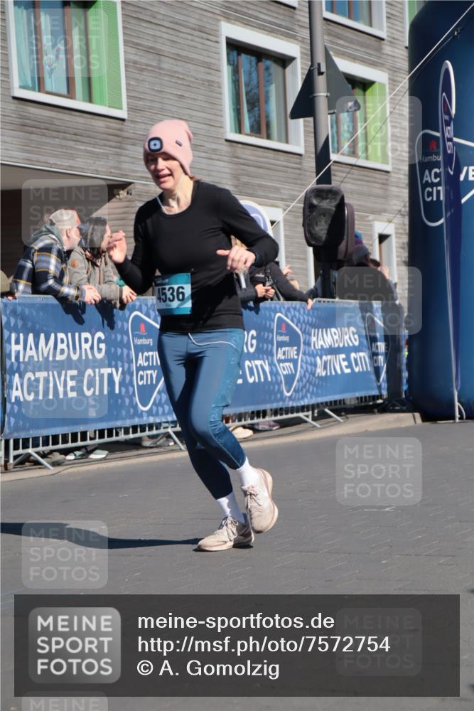 06.04.2025 - 44. Internationalen Wilhelmsburger Insellauf A. Gomolzig http://msf.ph/oto/7572754 06.04.2025 10:43:40 Ziel 3735, 3924, 4476, 4502, 4536 meine-sportfotos.de
