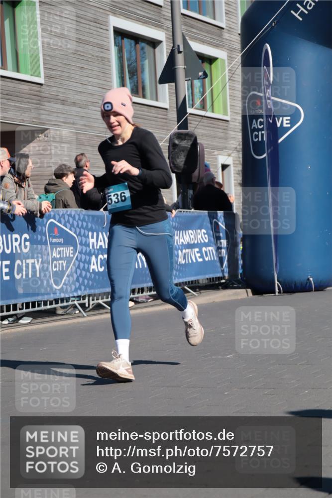 06.04.2025 - 44. Internationalen Wilhelmsburger Insellauf A. Gomolzig http://msf.ph/oto/7572757 06.04.2025 10:43:40 Ziel 3735, 3924, 4476, 4502, 4536 meine-sportfotos.de