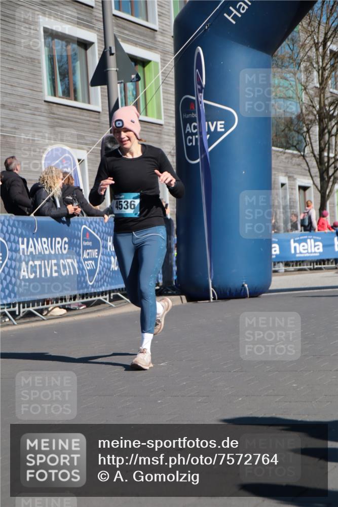 06.04.2025 - 44. Internationalen Wilhelmsburger Insellauf A. Gomolzig http://msf.ph/oto/7572764 06.04.2025 10:43:40 Ziel 3735, 3924, 4476, 4502, 4536 meine-sportfotos.de