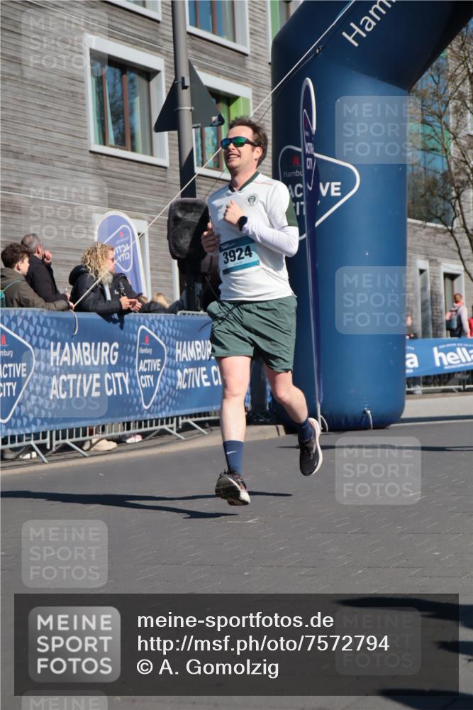 06.04.2025 - 44. Internationalen Wilhelmsburger Insellauf A. Gomolzig http://msf.ph/oto/7572794 06.04.2025 10:43:34 Ziel 3735, 3821, 3924, 4446 meine-sportfotos.de