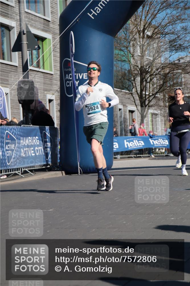06.04.2025 - 44. Internationalen Wilhelmsburger Insellauf A. Gomolzig http://msf.ph/oto/7572806 06.04.2025 10:43:34 Ziel 3735, 3821, 3924, 4446 meine-sportfotos.de