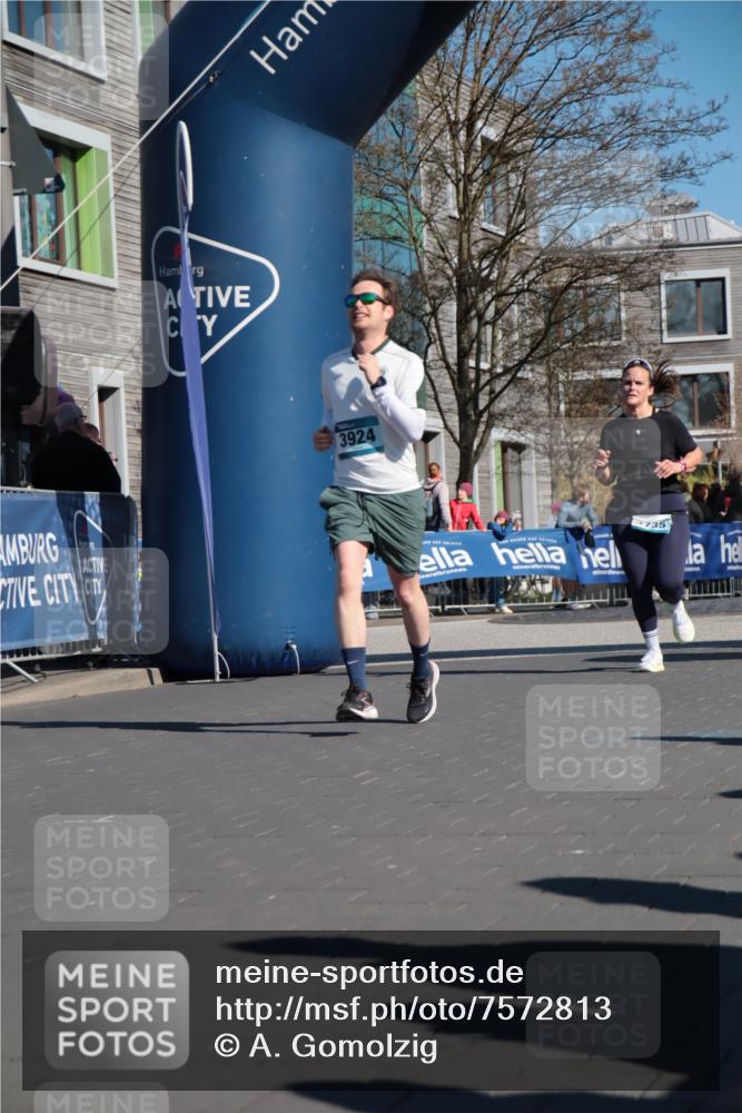 06.04.2025 - 44. Internationalen Wilhelmsburger Insellauf A. Gomolzig http://msf.ph/oto/7572813 06.04.2025 10:43:34 Ziel 3735, 3821, 3924, 4446 meine-sportfotos.de