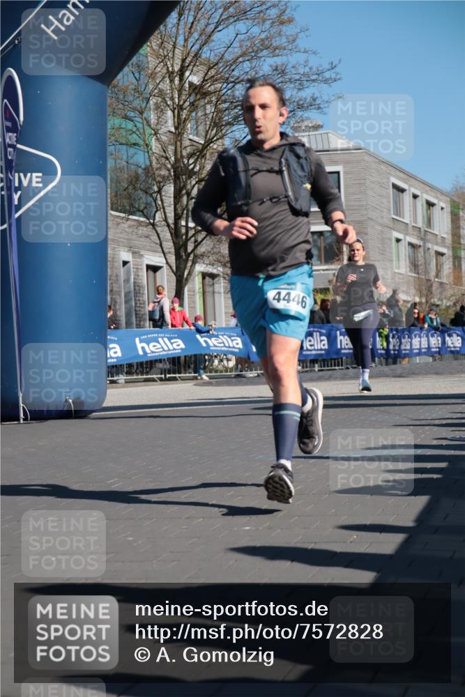 06.04.2025 - 44. Internationalen Wilhelmsburger Insellauf A. Gomolzig http://msf.ph/oto/7572828 06.04.2025 10:43:32 Ziel 3735, 3821, 3924, 4395, 4446 meine-sportfotos.de