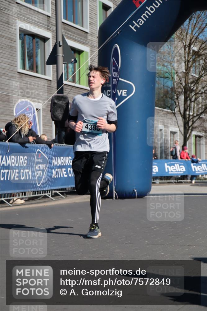 06.04.2025 - 44. Internationalen Wilhelmsburger Insellauf A. Gomolzig http://msf.ph/oto/7572849 06.04.2025 10:43:27 Ziel 3158, 3821, 3827, 4395, 4446 meine-sportfotos.de