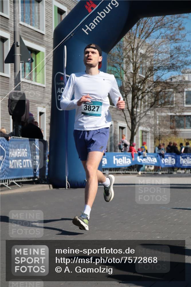 06.04.2025 - 44. Internationalen Wilhelmsburger Insellauf A. Gomolzig http://msf.ph/oto/7572868 06.04.2025 10:43:25 Ziel 3158, 3706, 3821, 3827, 4395 meine-sportfotos.de