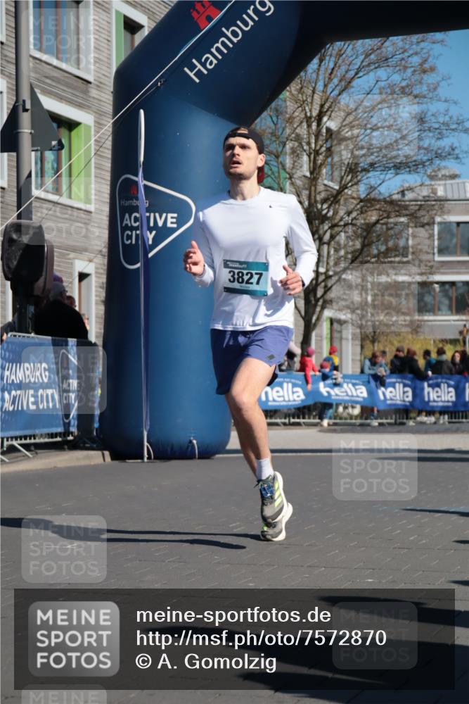 06.04.2025 - 44. Internationalen Wilhelmsburger Insellauf A. Gomolzig http://msf.ph/oto/7572870 06.04.2025 10:43:25 Ziel 3158, 3706, 3821, 3827, 4395 meine-sportfotos.de