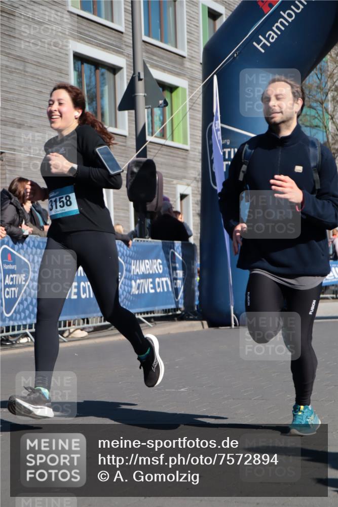 06.04.2025 - 44. Internationalen Wilhelmsburger Insellauf A. Gomolzig http://msf.ph/oto/7572894 06.04.2025 10:43:23 Ziel 3158, 3706, 3717, 3827, 4395, 4614 meine-sportfotos.de