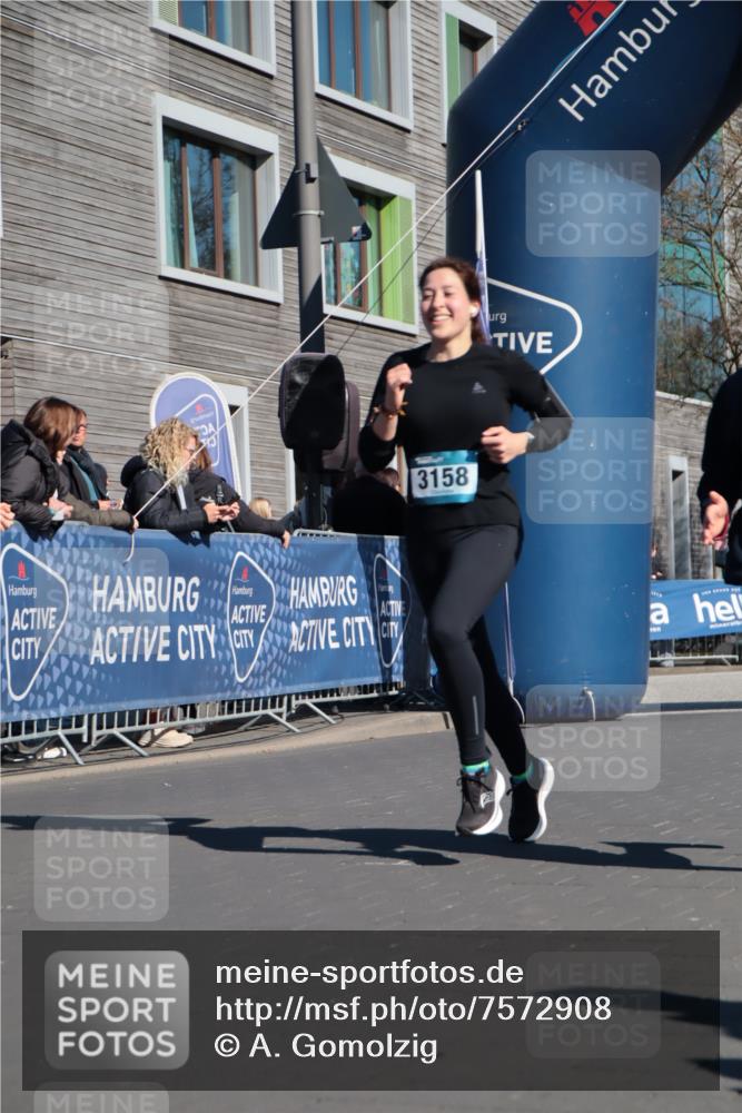 06.04.2025 - 44. Internationalen Wilhelmsburger Insellauf A. Gomolzig http://msf.ph/oto/7572908 06.04.2025 10:43:22 Ziel 3158, 3706, 3717, 3827, 4395, 4614 meine-sportfotos.de