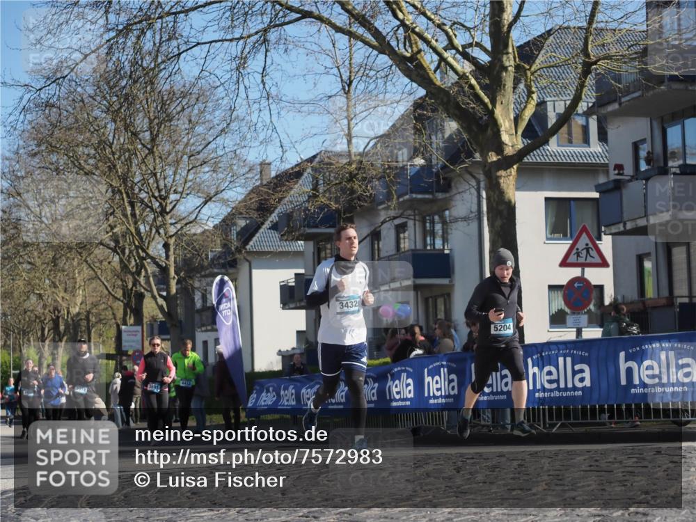 06.04.2025 - 44. Internationalen Wilhelmsburger Insellauf Luisa Fischer http://msf.ph/oto/7572983 06.04.2025 10:41:28 Ziel 4412, 3412, 13, 3432, 5204 meine-sportfotos.de