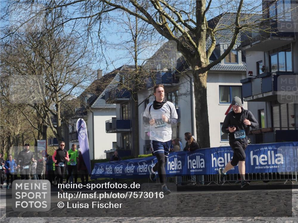 06.04.2025 - 44. Internationalen Wilhelmsburger Insellauf Luisa Fischer http://msf.ph/oto/7573016 06.04.2025 10:41:28 Ziel 13, 3432, 5204, 3012, 3891, 4412 meine-sportfotos.de