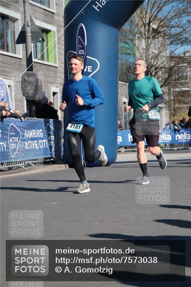 06.04.2025 - 44. Internationalen Wilhelmsburger Insellauf A. Gomolzig http://msf.ph/oto/7573038 06.04.2025 10:43:06 Ziel 3281, 3307, 3466, 3484, 3512, 3532, 3743, 3927, 4181, 4613 meine-sportfotos.de