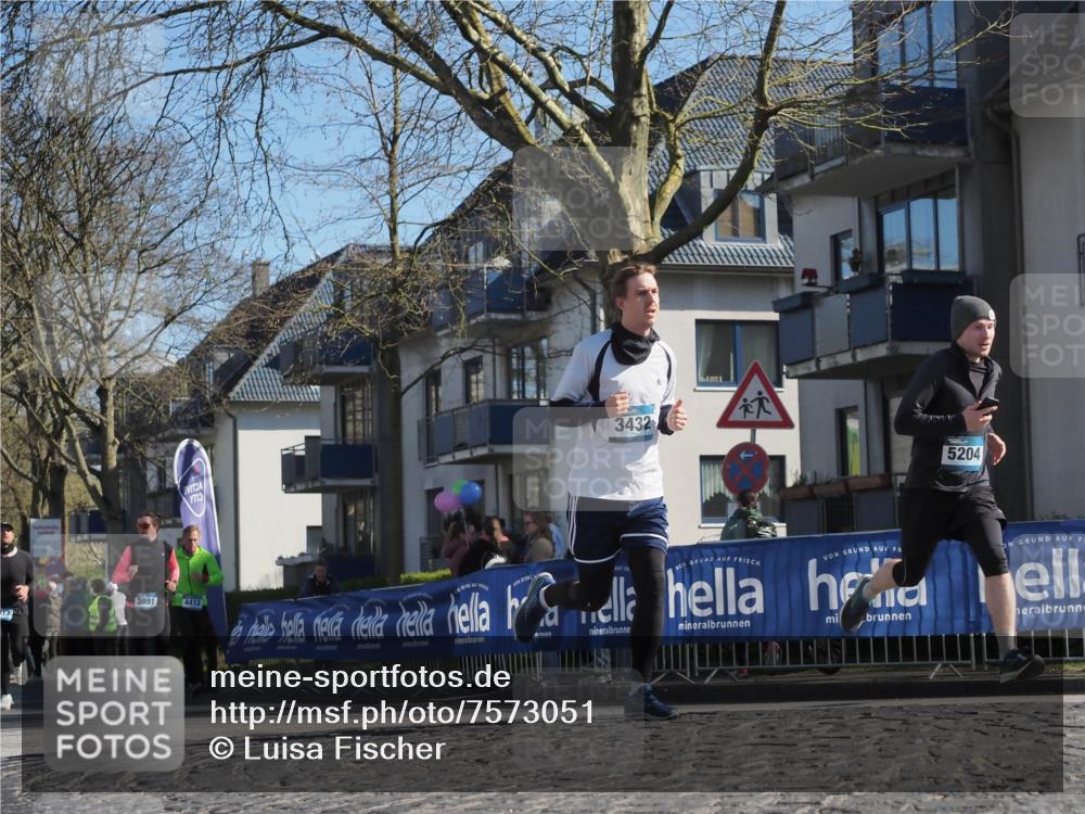 06.04.2025 - 44. Internationalen Wilhelmsburger Insellauf Luisa Fischer http://msf.ph/oto/7573051 06.04.2025 10:41:28 Ziel 3891, 4412, 3432, 5204 meine-sportfotos.de