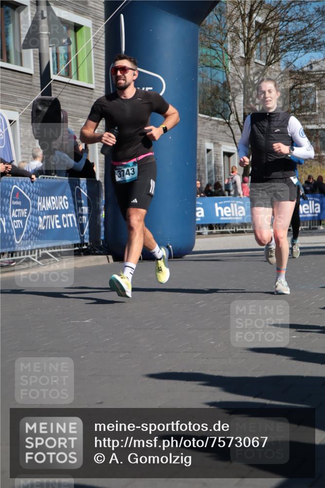 06.04.2025 - 44. Internationalen Wilhelmsburger Insellauf A. Gomolzig http://msf.ph/oto/7573067 06.04.2025 10:43:04 Ziel 3281, 3307, 3466, 3484, 3512, 3532, 3743, 3927, 4181, 4613 meine-sportfotos.de