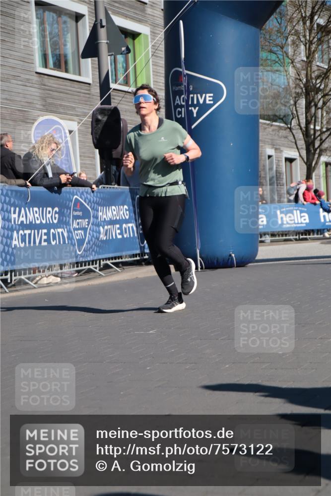 06.04.2025 - 44. Internationalen Wilhelmsburger Insellauf A. Gomolzig http://msf.ph/oto/7573122 06.04.2025 10:43:00 Ziel 3307, 3324, 3743, 3927, 4181, 4613 meine-sportfotos.de