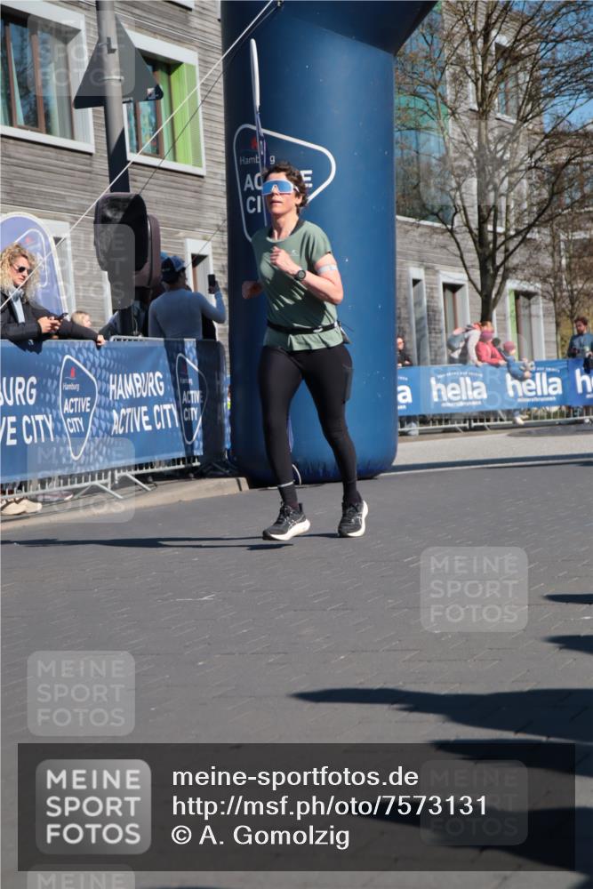 06.04.2025 - 44. Internationalen Wilhelmsburger Insellauf A. Gomolzig http://msf.ph/oto/7573131 06.04.2025 10:43:00 Ziel 3307, 3324, 3743, 3927, 4181, 4613 meine-sportfotos.de
