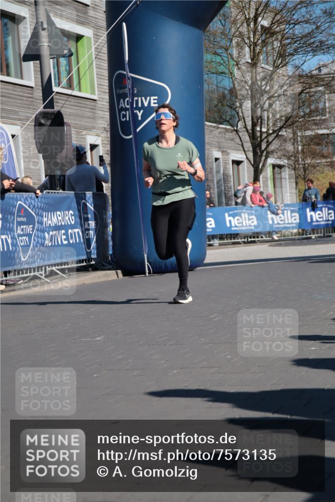 06.04.2025 - 44. Internationalen Wilhelmsburger Insellauf A. Gomolzig http://msf.ph/oto/7573135 06.04.2025 10:43:00 Ziel 3307, 3324, 3743, 3927, 4181, 4613 meine-sportfotos.de