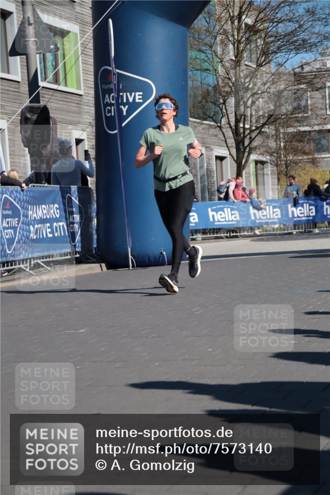 06.04.2025 - 44. Internationalen Wilhelmsburger Insellauf A. Gomolzig http://msf.ph/oto/7573140 06.04.2025 10:43:00 Ziel 3307, 3324, 3743, 3927, 4181, 4613 meine-sportfotos.de