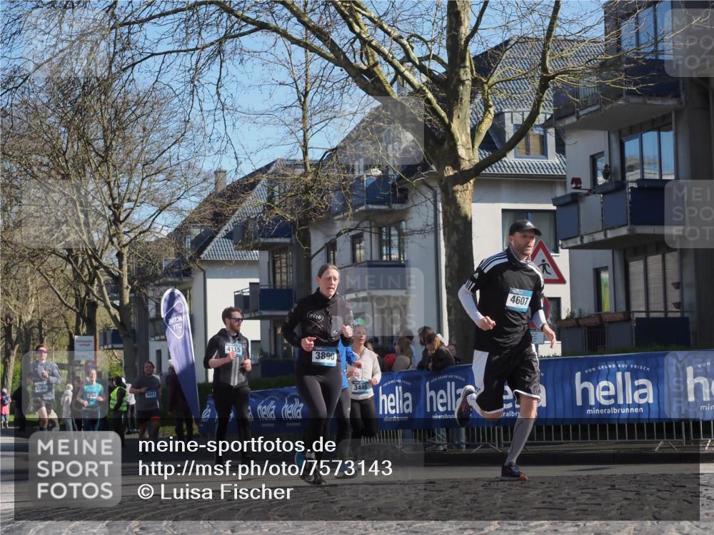 06.04.2025 - 44. Internationalen Wilhelmsburger Insellauf Luisa Fischer http://msf.ph/oto/7573143 06.04.2025 10:41:34 Ziel 26, 4115, 3890, 4607, 4566, 3305, 3941, 3446 meine-sportfotos.de