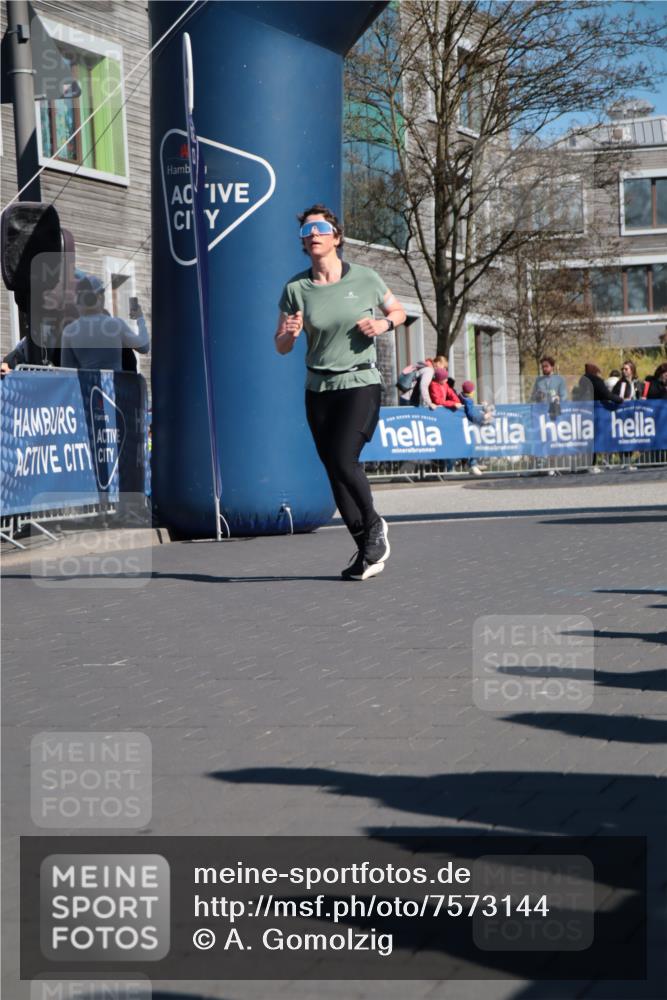 06.04.2025 - 44. Internationalen Wilhelmsburger Insellauf A. Gomolzig http://msf.ph/oto/7573144 06.04.2025 10:43:00 Ziel 3307, 3324, 3743, 3927, 4181, 4613 meine-sportfotos.de