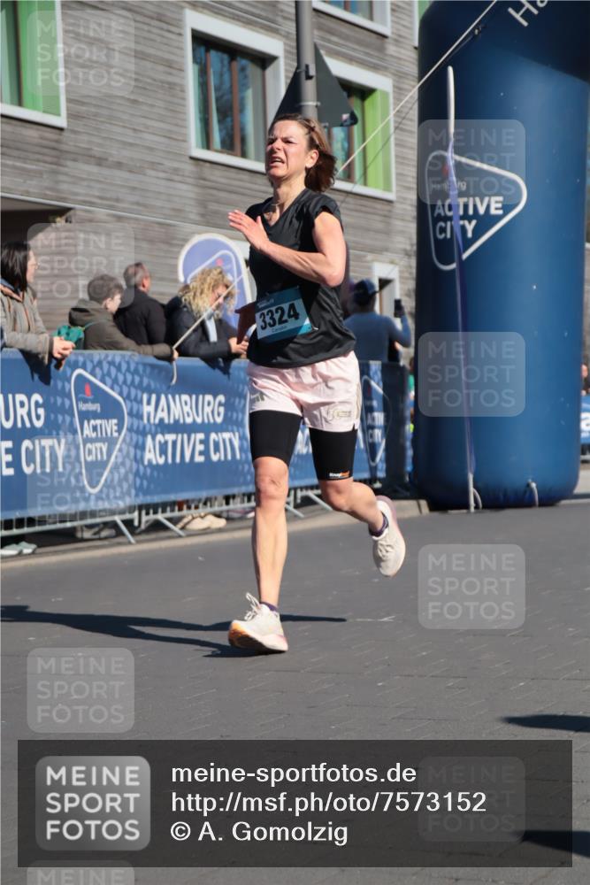 06.04.2025 - 44. Internationalen Wilhelmsburger Insellauf A. Gomolzig http://msf.ph/oto/7573152 06.04.2025 10:42:57 Ziel 3307, 3324, 4002, 4399, 4487 meine-sportfotos.de