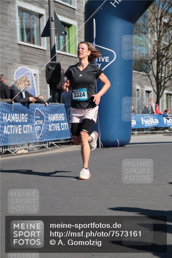 06.04.2025 - 44. Internationalen Wilhelmsburger Insellauf A. Gomolzig http://msf.ph/oto/7573161 06.04.2025 10:42:57 Ziel 3307, 3324, 4002, 4399, 4487 meine-sportfotos.de