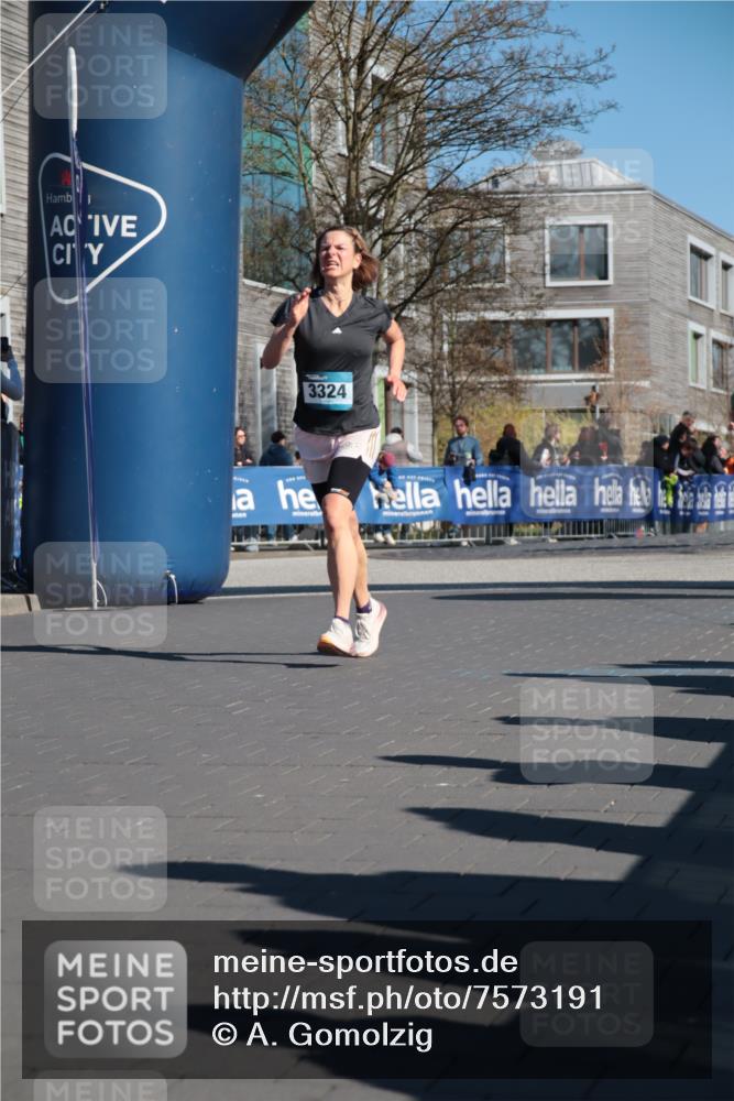 06.04.2025 - 44. Internationalen Wilhelmsburger Insellauf A. Gomolzig http://msf.ph/oto/7573191 06.04.2025 10:42:56 Ziel 3307, 3324, 4002, 4185, 4399, 4487 meine-sportfotos.de