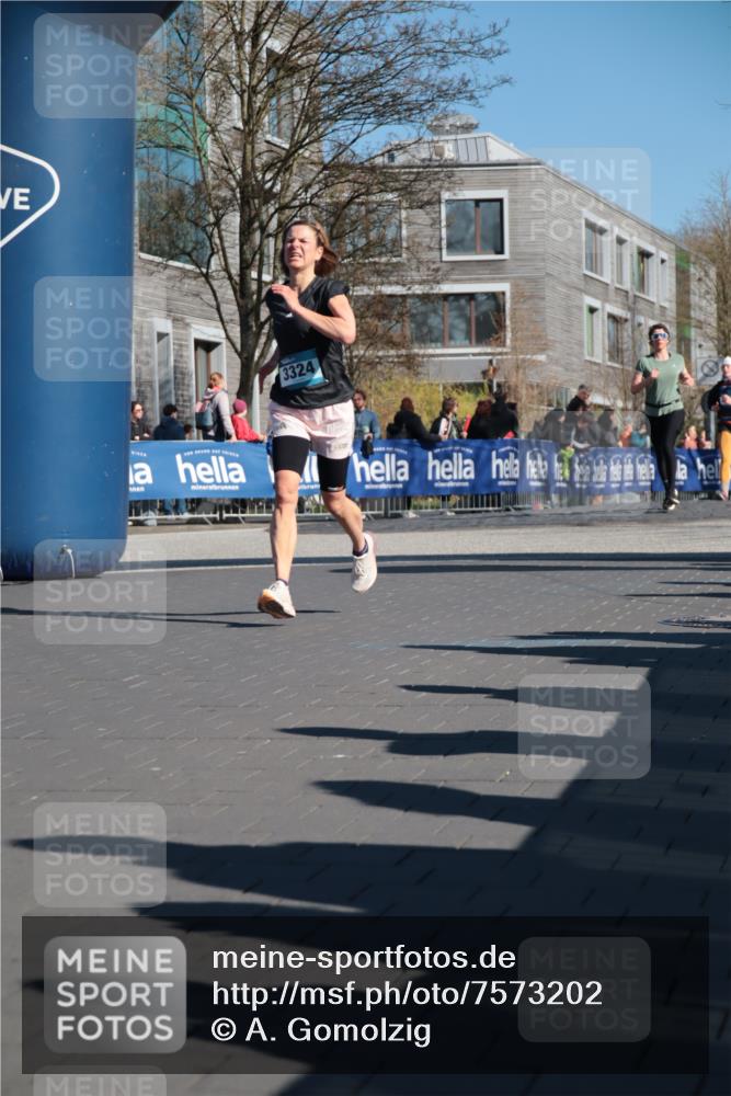 06.04.2025 - 44. Internationalen Wilhelmsburger Insellauf A. Gomolzig http://msf.ph/oto/7573202 06.04.2025 10:42:56 Ziel 3307, 3324, 4002, 4185, 4399, 4487 meine-sportfotos.de