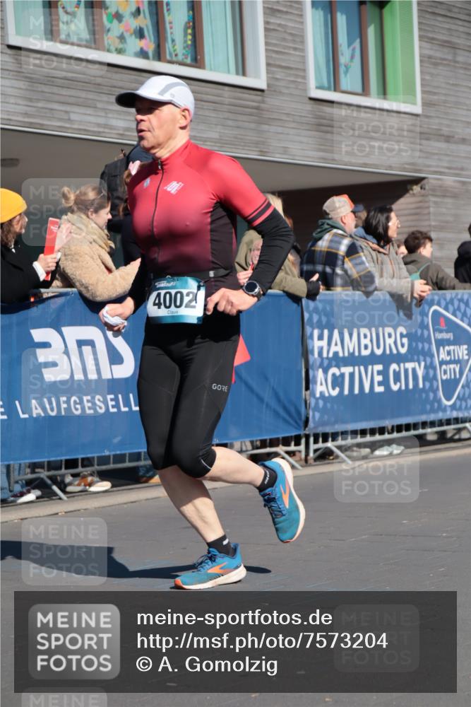 06.04.2025 - 44. Internationalen Wilhelmsburger Insellauf A. Gomolzig http://msf.ph/oto/7573204 06.04.2025 10:42:55 Ziel 3307, 3324, 4002, 4185, 4399, 4487 meine-sportfotos.de