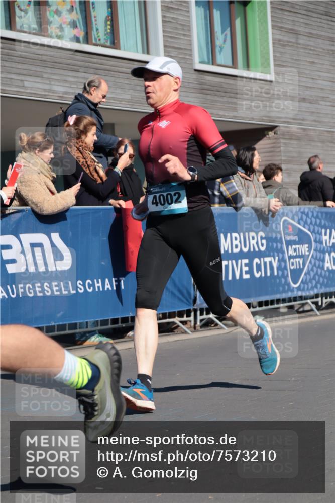 06.04.2025 - 44. Internationalen Wilhelmsburger Insellauf A. Gomolzig http://msf.ph/oto/7573210 06.04.2025 10:42:55 Ziel 3307, 3324, 4002, 4185, 4399, 4487 meine-sportfotos.de