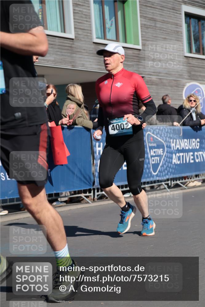 06.04.2025 - 44. Internationalen Wilhelmsburger Insellauf A. Gomolzig http://msf.ph/oto/7573215 06.04.2025 10:42:54 Ziel 3324, 4002, 4185, 4399, 4487 meine-sportfotos.de