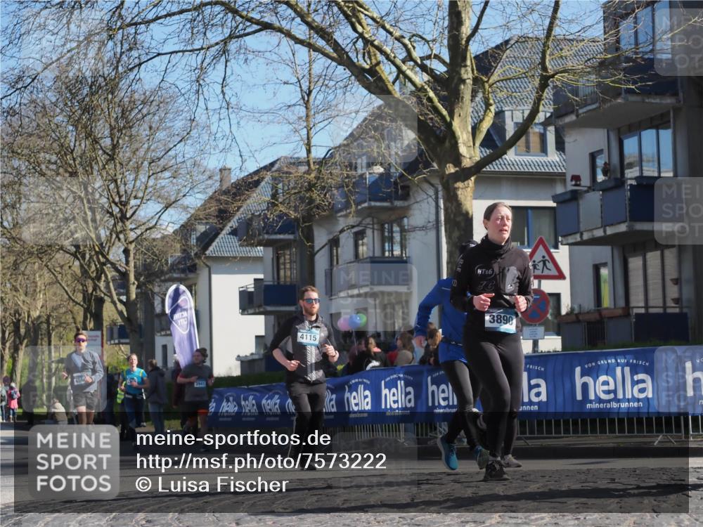 06.04.2025 - 44. Internationalen Wilhelmsburger Insellauf Luisa Fischer http://msf.ph/oto/7573222 06.04.2025 10:41:35 Ziel 4566, 4115, 3941, 16, 3890 meine-sportfotos.de