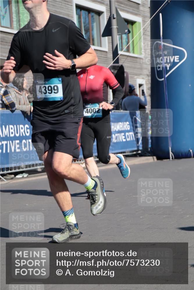 06.04.2025 - 44. Internationalen Wilhelmsburger Insellauf A. Gomolzig http://msf.ph/oto/7573230 06.04.2025 10:42:54 Ziel 3324, 4002, 4185, 4399, 4487 meine-sportfotos.de