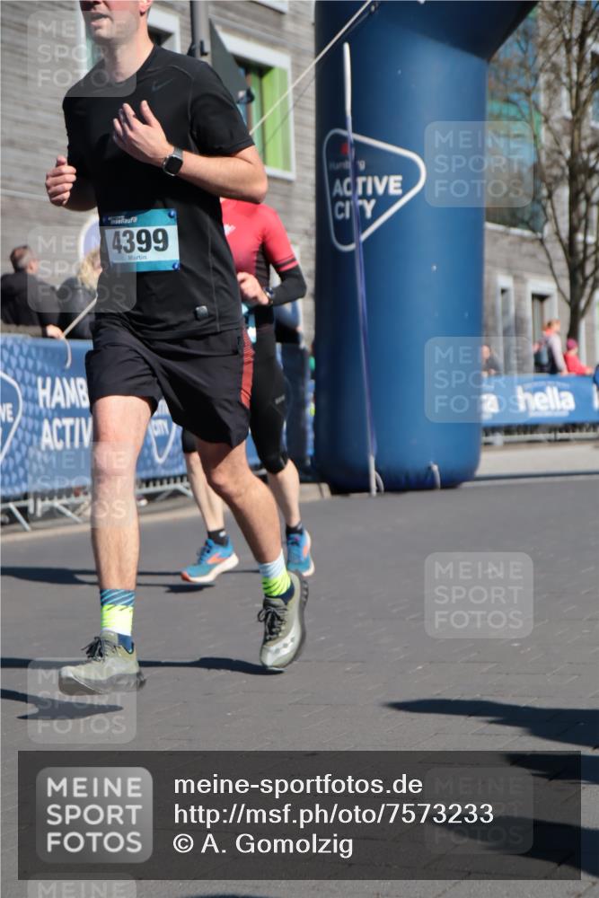 06.04.2025 - 44. Internationalen Wilhelmsburger Insellauf A. Gomolzig http://msf.ph/oto/7573233 06.04.2025 10:42:54 Ziel 3324, 4002, 4185, 4399, 4487 meine-sportfotos.de