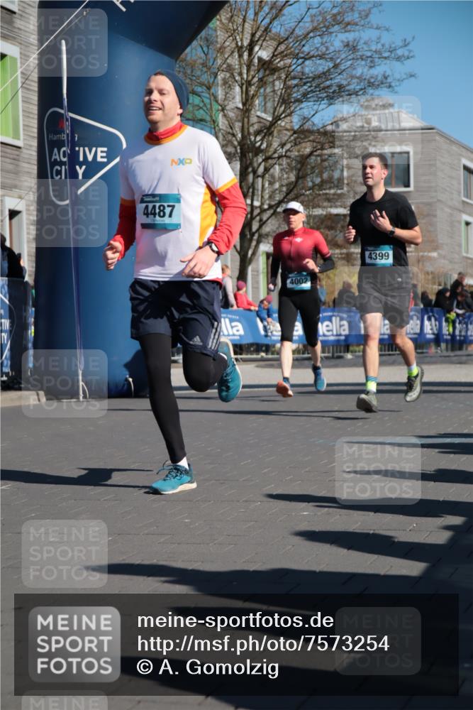 06.04.2025 - 44. Internationalen Wilhelmsburger Insellauf A. Gomolzig http://msf.ph/oto/7573254 06.04.2025 10:42:52 Ziel 3009, 3324, 4002, 4185, 4399, 4487 meine-sportfotos.de