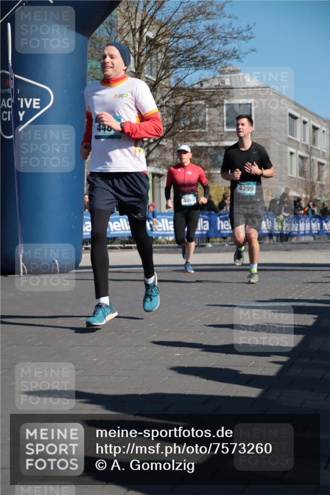 06.04.2025 - 44. Internationalen Wilhelmsburger Insellauf A. Gomolzig http://msf.ph/oto/7573260 06.04.2025 10:42:52 Ziel 3009, 3324, 4002, 4185, 4399, 4487 meine-sportfotos.de
