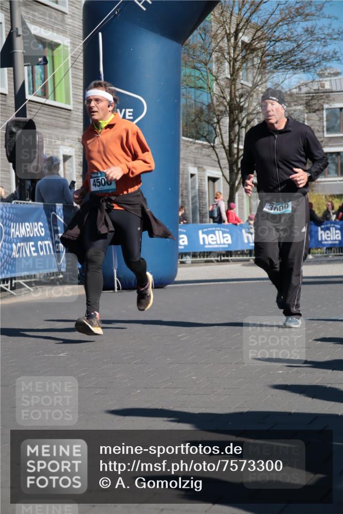06.04.2025 - 44. Internationalen Wilhelmsburger Insellauf A. Gomolzig http://msf.ph/oto/7573300 06.04.2025 10:42:46 Ziel 3009, 3563, 4185, 4487, 4506 meine-sportfotos.de