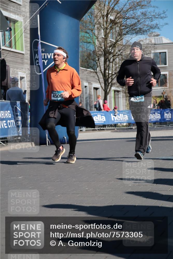 06.04.2025 - 44. Internationalen Wilhelmsburger Insellauf A. Gomolzig http://msf.ph/oto/7573305 06.04.2025 10:42:46 Ziel 3009, 3563, 4185, 4487, 4506 meine-sportfotos.de